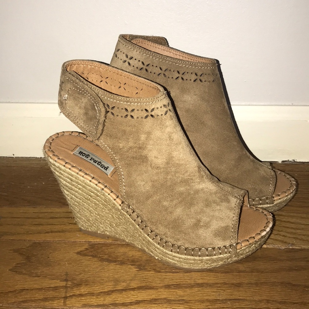 tan wedges!! super comfy, but too small☹️